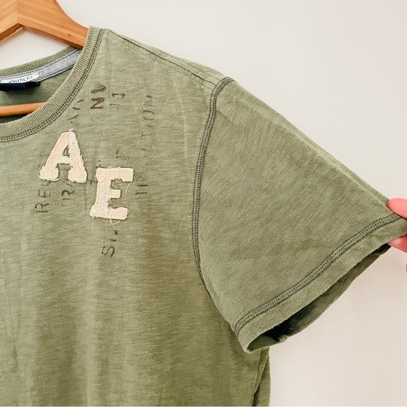 🎯3/$10 American Eagle Outfitters Graphic Tee Olive Green Athletic Fit Large - Picture 2 of 6